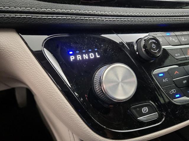 Photo of 2023 Gray Chrysler Pacifica