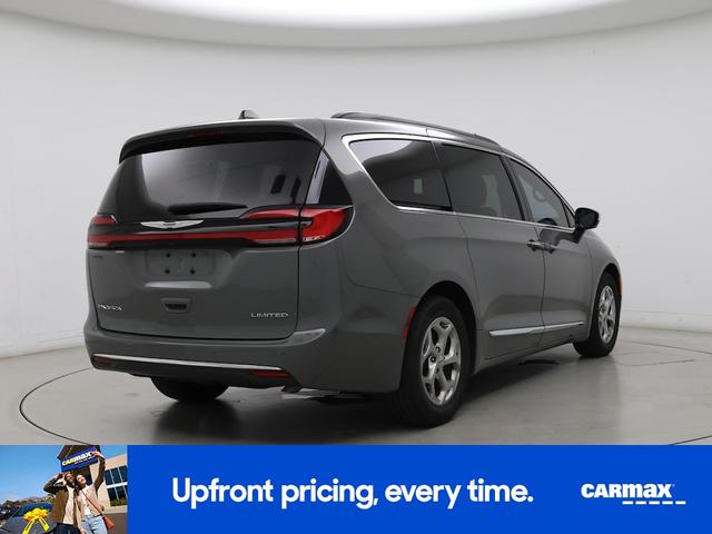 Photo of 2023 Gray Chrysler Pacifica