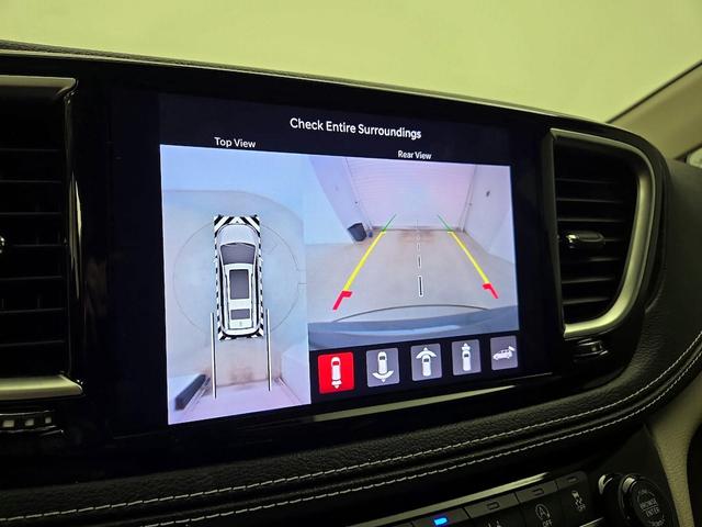 Photo of 2023 Gray Chrysler Pacifica