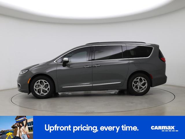 Photo of 2023 Gray Chrysler Pacifica