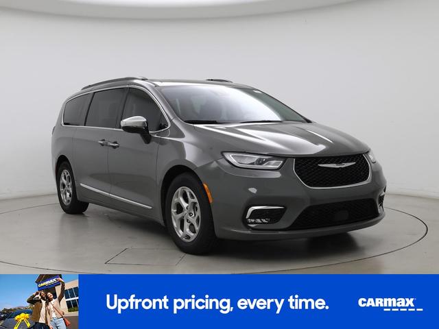 Photo of 2023 Gray Chrysler Pacifica