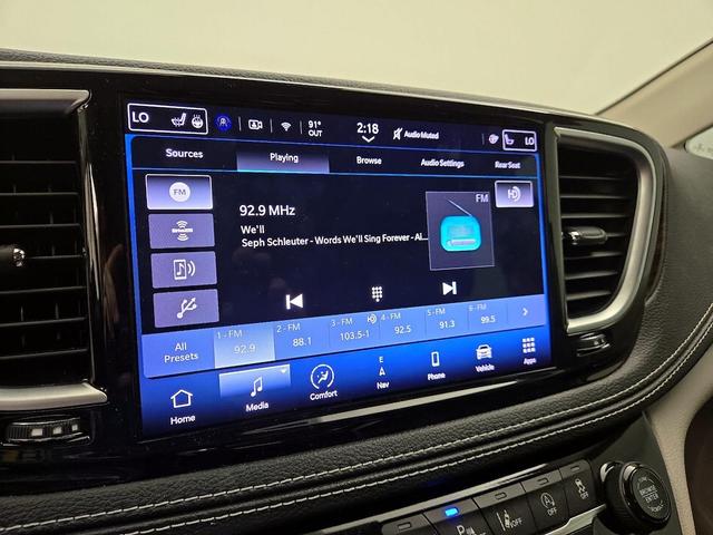 Photo of 2023 Gray Chrysler Pacifica