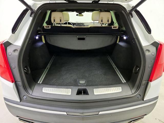 Photo of 2019 White Cadillac XT5