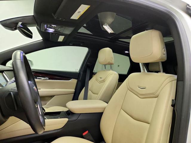 Photo of 2019 White Cadillac XT5