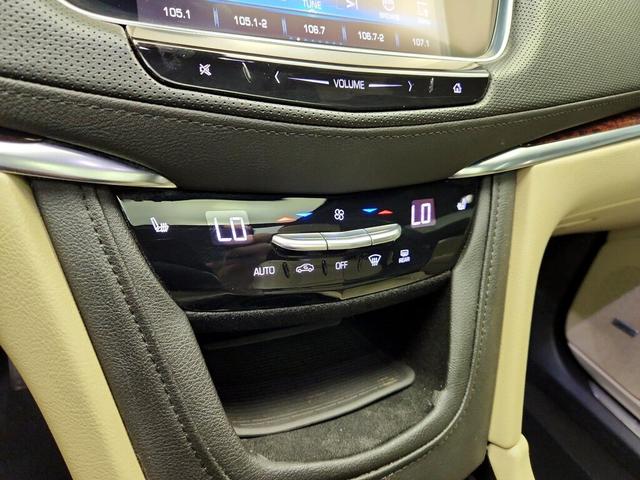 Photo of 2019 White Cadillac XT5
