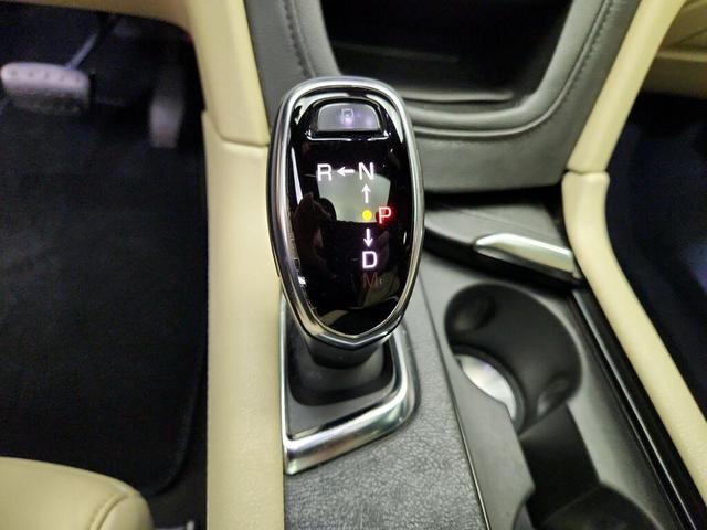 Photo of 2019 White Cadillac XT5
