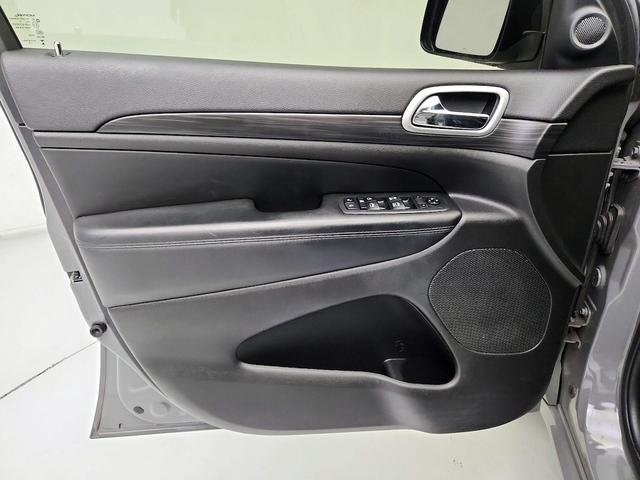 Photo of 2019 Gray Jeep Grand Cherokee
