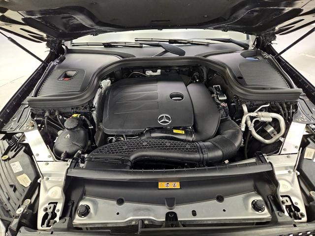 Photo of 2022 Black Mercedes-Benz GLC 300