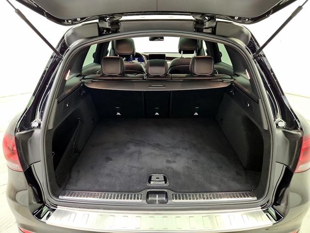 Photo of 2022 Black Mercedes-Benz GLC 300