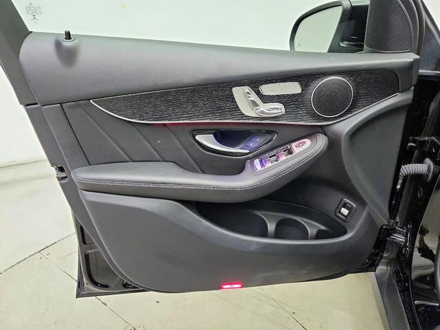 Photo of 2022 Black Mercedes-Benz GLC 300