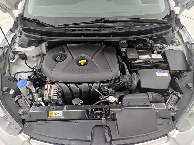 Photo of 2015 Silver Hyundai ELANTRA