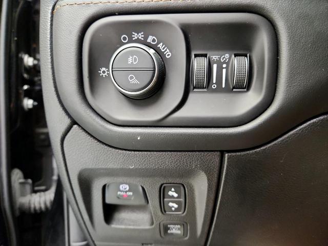 Photo of 2021 Black RAM 1500