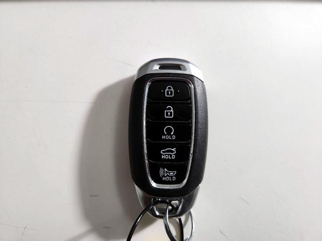 Photo of 2023 Gray Hyundai ELANTRA