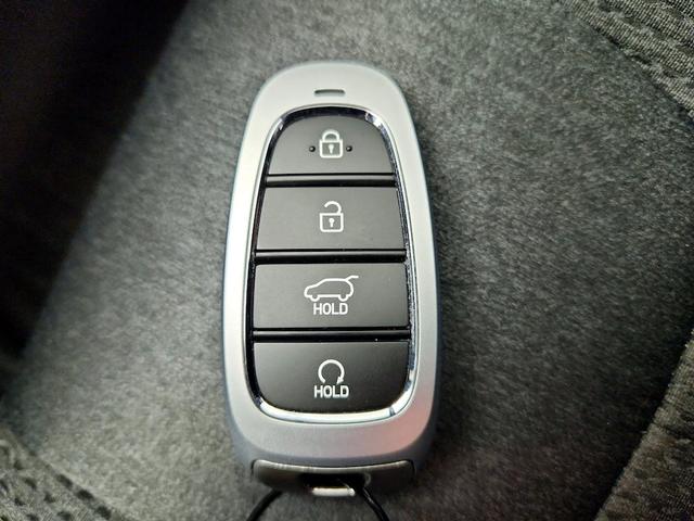 Photo of 2022 Gray Hyundai SANTA FE