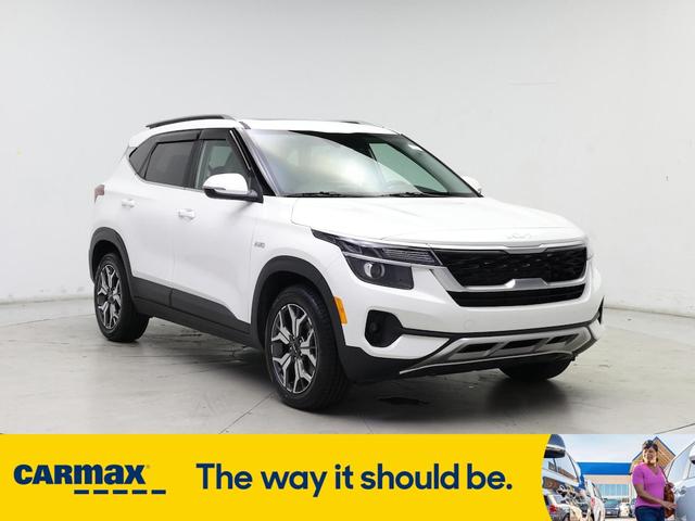 Photo of 2023 White Kia Seltos