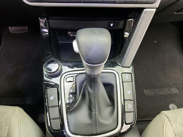 Photo of 2023 White Kia Seltos