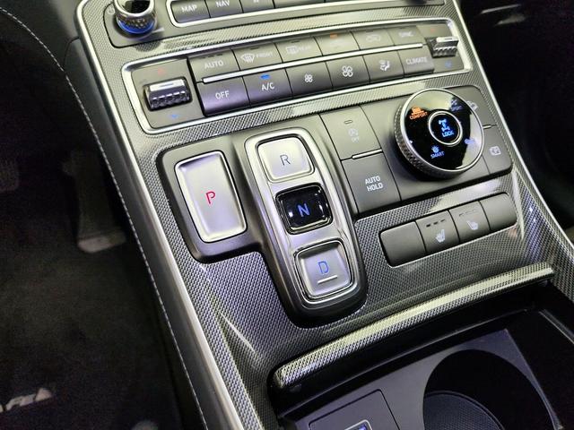 Photo of 2022 Black Hyundai SANTA FE
