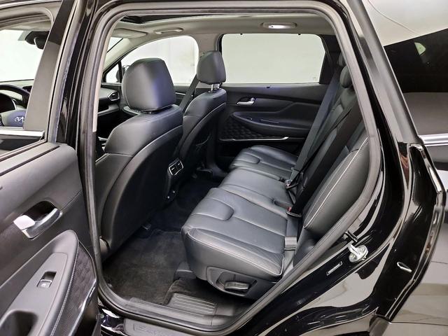 Photo of 2022 Black Hyundai SANTA FE