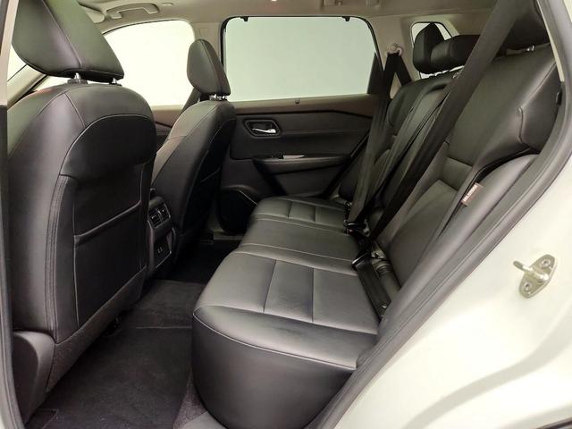 Photo of 2022 White Nissan Rogue