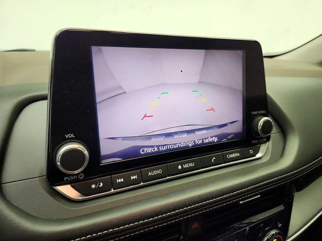Photo of 2022 White Nissan Rogue