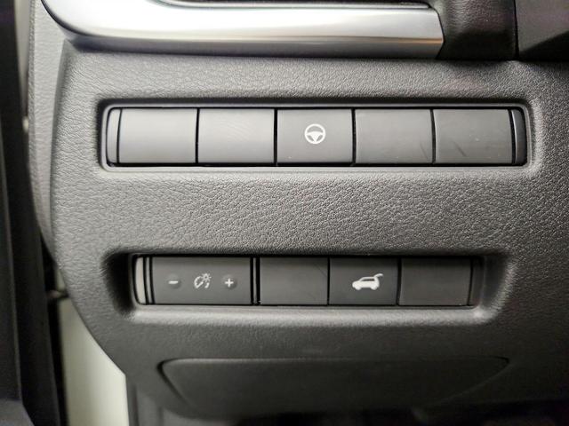 Photo of 2022 White Nissan Rogue