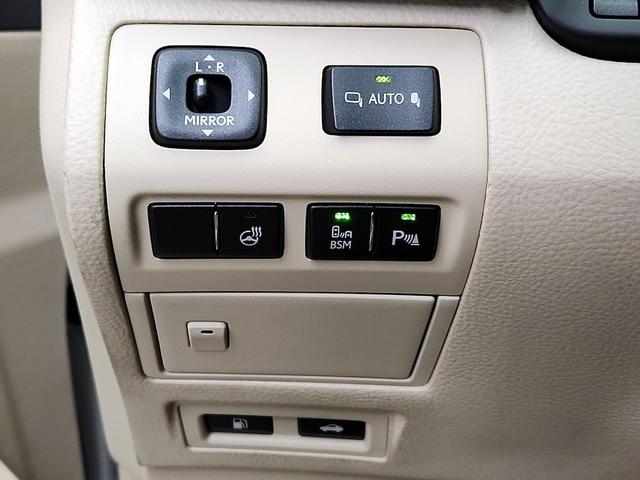 Photo of 2015 White Lexus LS 460