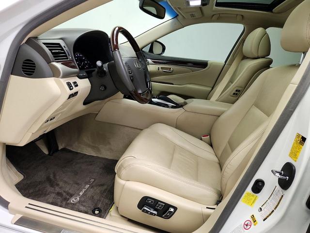 Photo of 2015 White Lexus LS 460