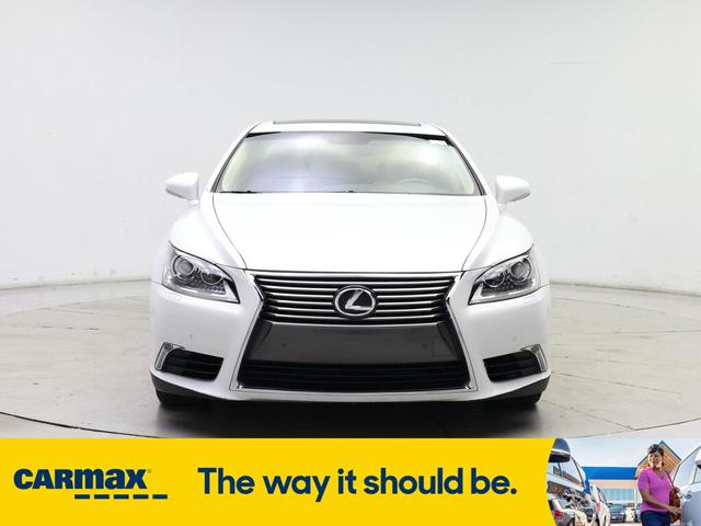 Photo of 2015 White Lexus LS 460