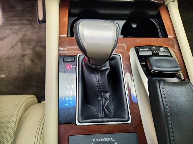 Photo of 2015 White Lexus LS 460
