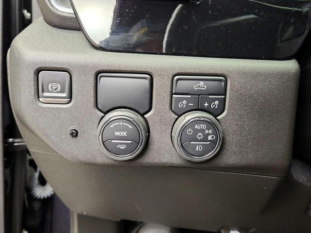 Photo of 2022 Black Chevrolet Silverado 1500