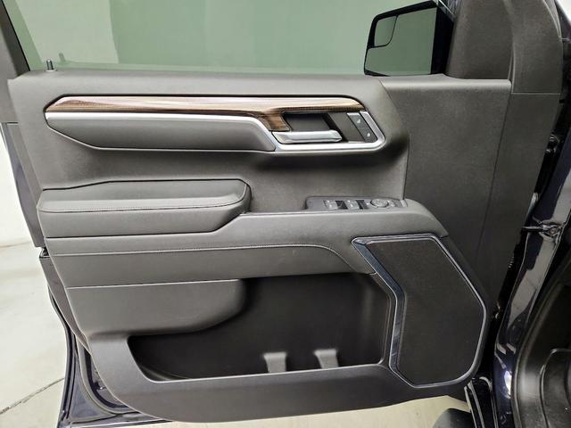 Photo of 2022 Black Chevrolet Silverado 1500