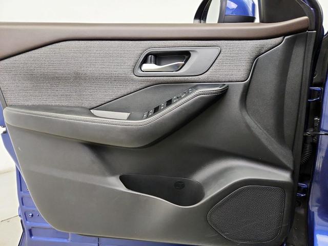 Photo of 2021 Blue Nissan Rogue