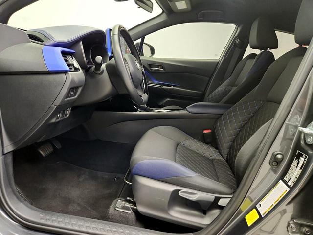 Photo of 2022 Gray Toyota C-HR