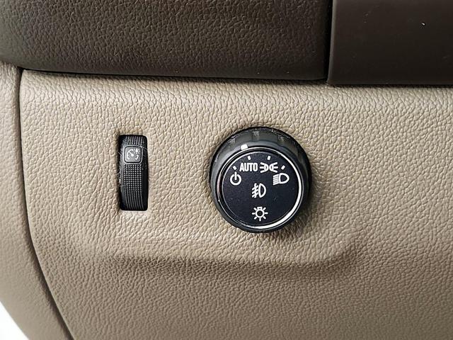 Photo of 2019 White GMC Canyon