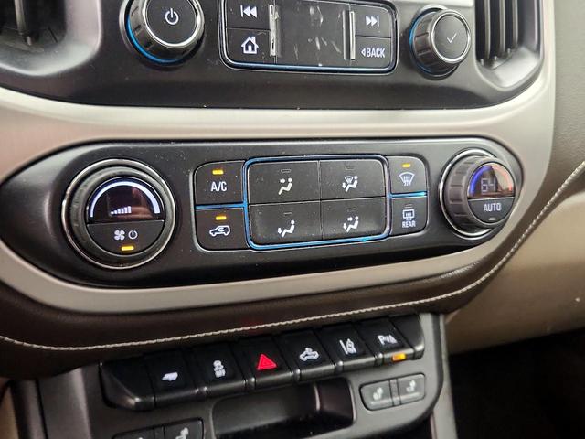 Photo of 2019 White GMC Canyon