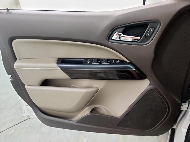 Photo of 2019 White GMC Canyon