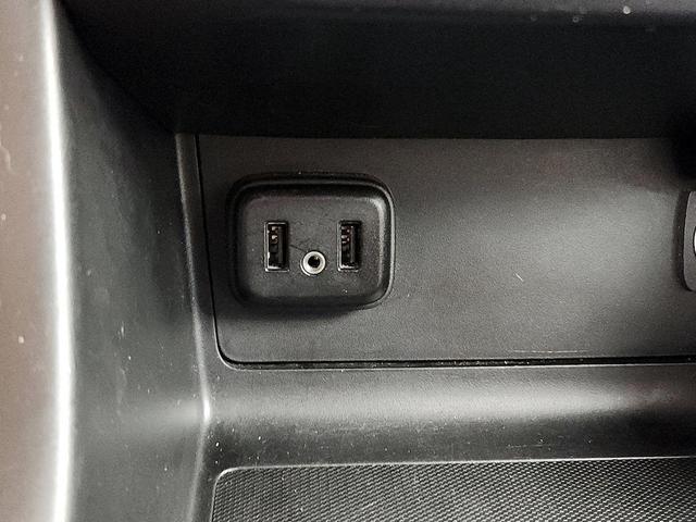 Photo of 2019 White GMC Canyon