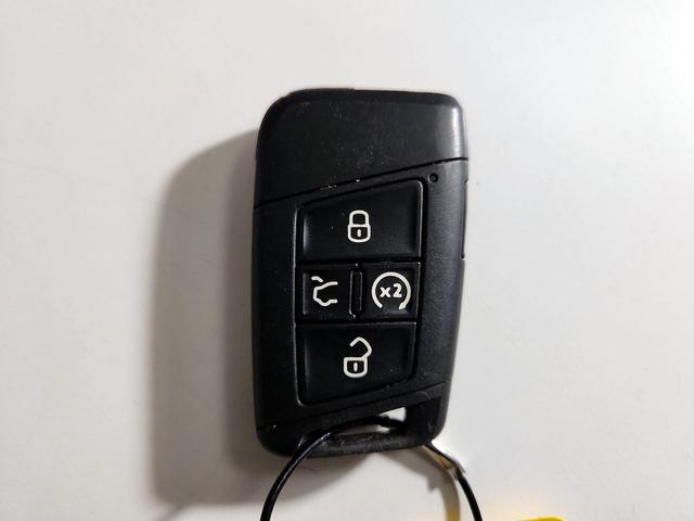 Photo of 2022 White Volkswagen Tiguan