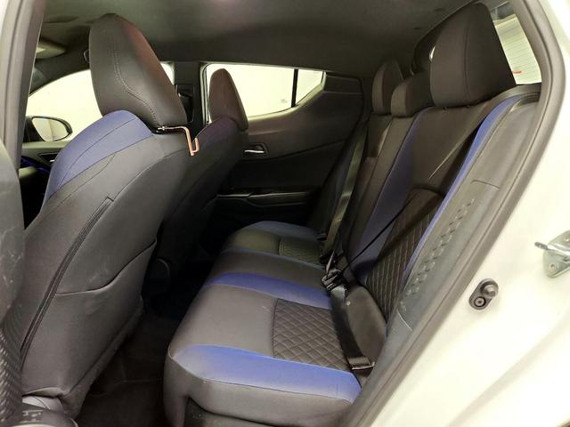 Photo of 2021 White Toyota C-HR
