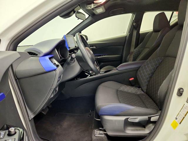 Photo of 2021 White Toyota C-HR