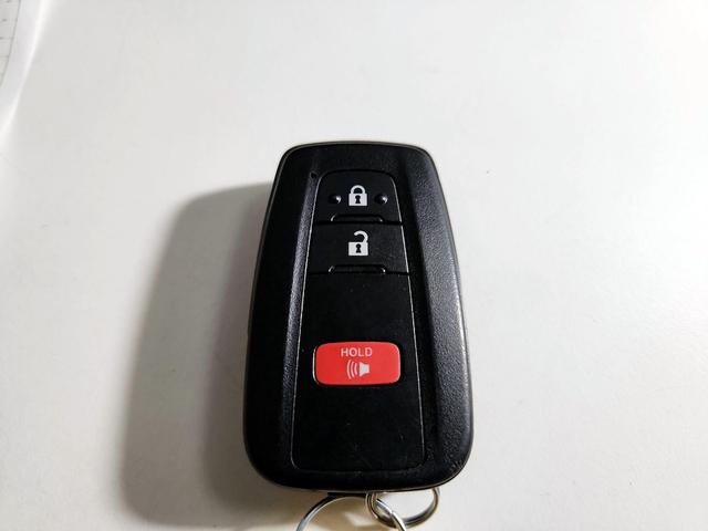 Photo of 2021 White Toyota C-HR