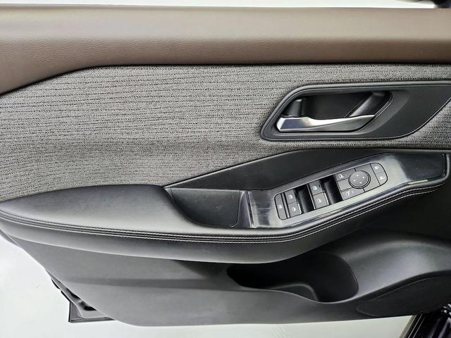 Photo of 2023 Black Nissan Rogue