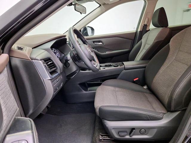 Photo of 2023 Black Nissan Rogue