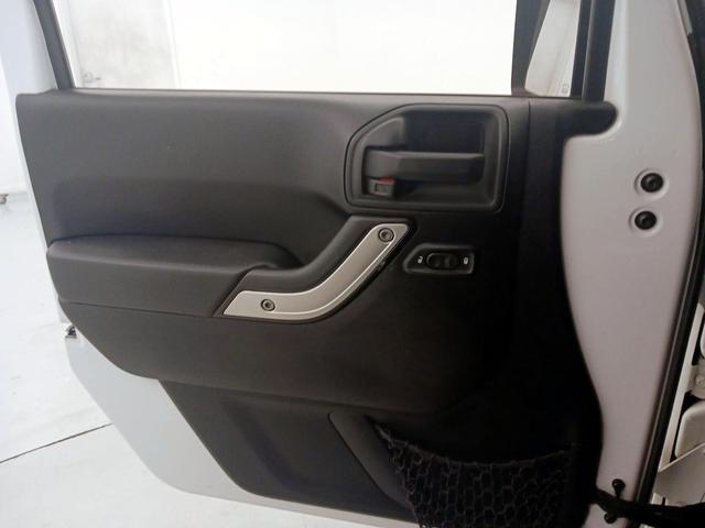 Photo of 2015 White Jeep Wrangler