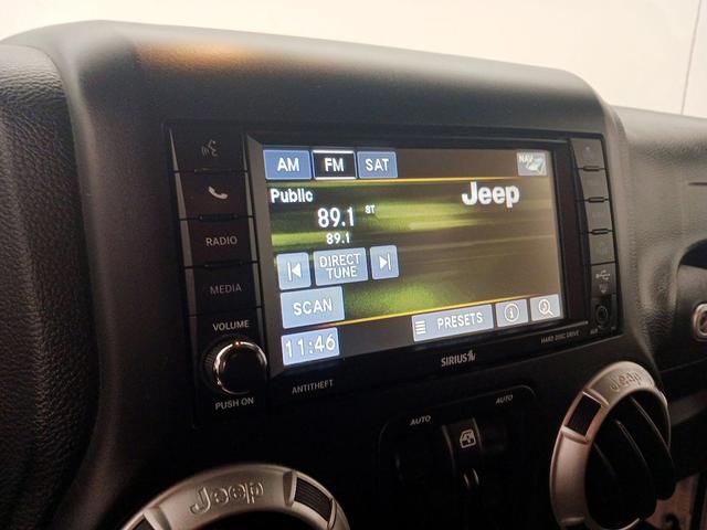 Photo of 2015 White Jeep Wrangler