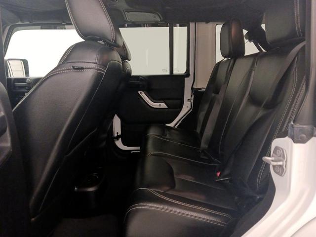 Photo of 2015 White Jeep Wrangler