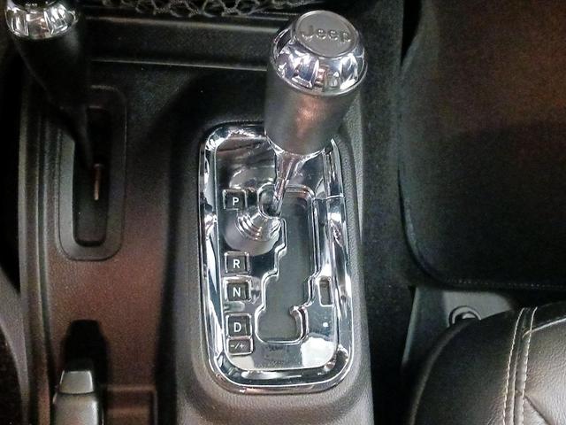 Photo of 2015 White Jeep Wrangler