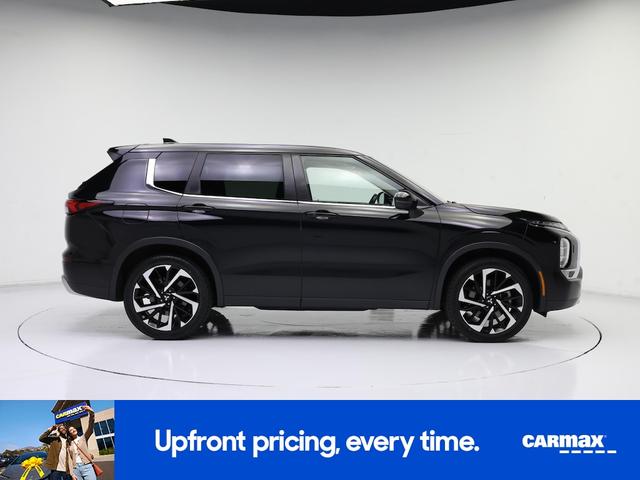 Photo of 2022 Black Mitsubishi Outlander