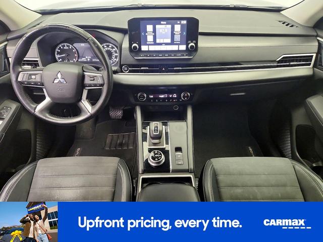 Photo of 2022 Black Mitsubishi Outlander