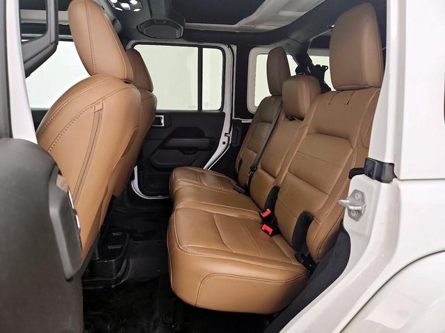 Photo of 2021 White Jeep Wrangler
